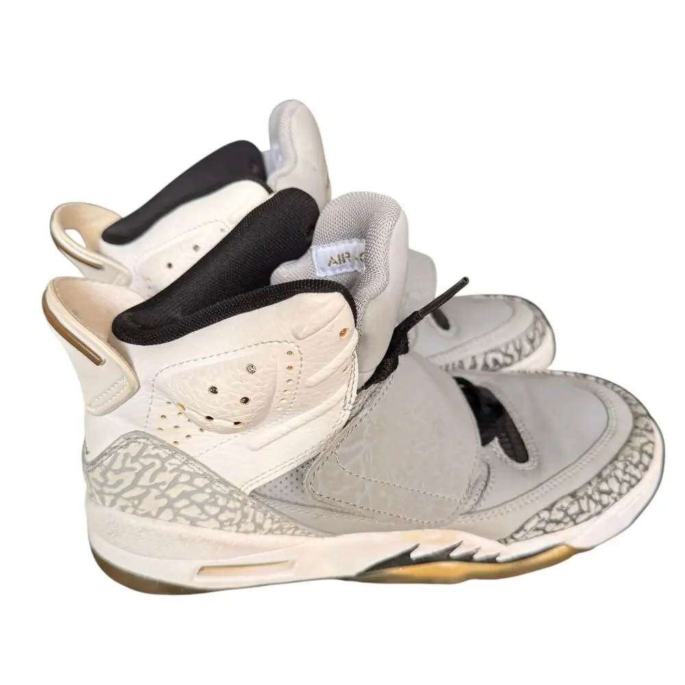 Jordan Youth Son of Mars Sneaker size 4.5Y Grey/White/Gold 512242 - 035